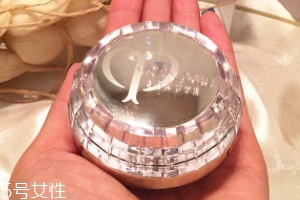 CPB晶致眼霜油不油？水油科學(xué)配比