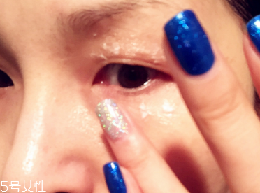 CPB晶致眼霜油不油？水油科學(xué)配比