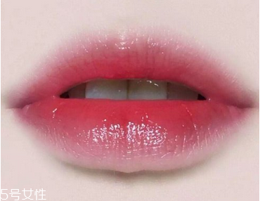 ysl唇釉怎么涂不掉色？唇部保養(yǎng)很重要