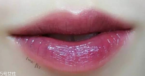 ysl唇釉怎么涂出玻璃唇？打造獨特唇色
