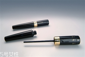 睫毛膏能帶上飛機(jī)嗎？睫毛膏需要單獨(dú)卸妝