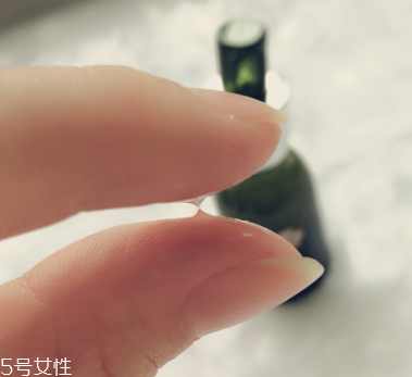 LA MER修護精華露孕媽能用嗎？適合產(chǎn)后去皺