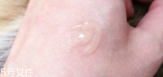海藍(lán)之謎去皺精華用多久能見效？至少3個(gè)月