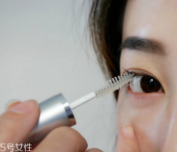 睫毛增長液可以用于眉毛嗎？睫毛增長液還可以涂頭發(fā)
