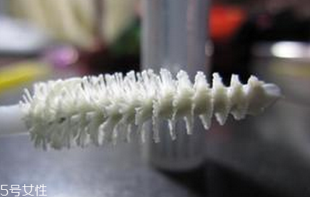 睫毛增長液哪個牌子效果好？增長眼睫毛的有效方法