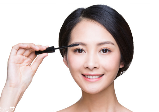 怎么正確使用睫毛夾？這樣刷睫毛眼睛大一倍