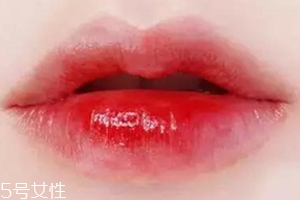 化妝新手怎么化唇妝？咬唇妝自然日常
