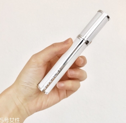 紀(jì)梵希睫毛膏哪款好？海膽折角睫毛膏任你選擇
