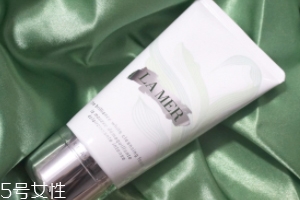 海藍(lán)之謎潔面泡沫和潔膚乳有什么區(qū)別？適合不同膚質(zhì)