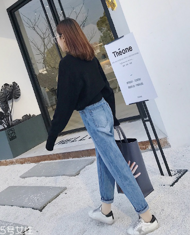 寬松牛仔褲配什么上衣？帶給你不一樣的美感