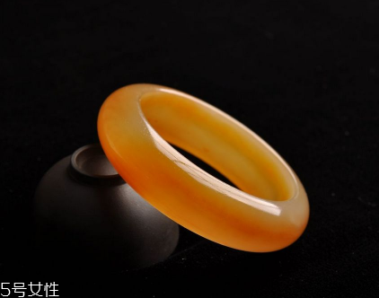 黃龍玉手鐲戴哪只手？手鐲佩戴要當心
