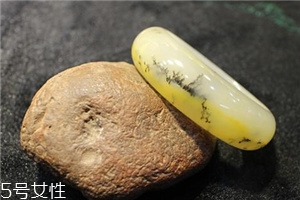 黃龍玉手鐲戴哪只手？手鐲佩戴要當(dāng)心