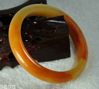 黃龍玉手鐲起棉怎么辦？正常現(xiàn)象不必驚慌