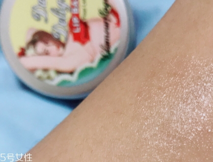 潤唇膏保質(zhì)期是多久？過期的潤唇膏不建議使用