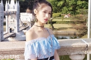 一字肩衣服怎么搭配？時髦精的高端裸露