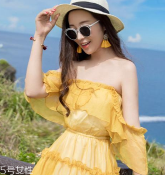 一字肩衣服怎么搭配？時髦精的高端裸露