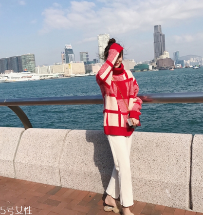 大紅色毛衣配什么顏色好看？色彩搭配很重要
