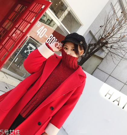 大紅色毛衣配什么顏色好看？色彩搭配很重要