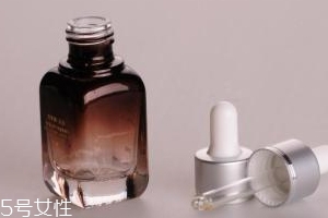 精華液用量越多越好嗎？10款精華提升美肌度