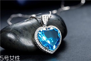 托帕石價(jià)格多少錢一克？明星最愛的托帕石
