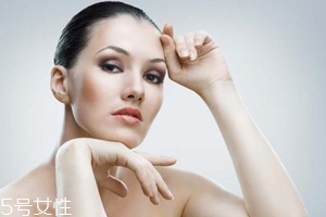 皮膚不吸收護膚品怎么回事？光用乳液面霜遠遠不夠