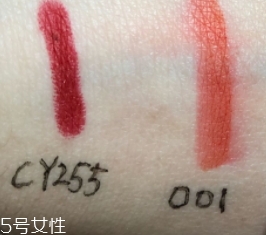 唇釉和口紅哪個(gè)不容易掉色？