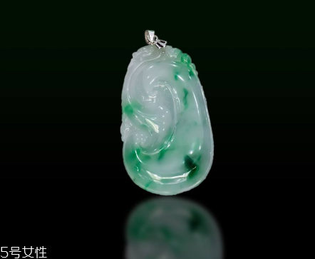 翡翠起膠是什么意思？起膠現(xiàn)象屬于高檔翡翠