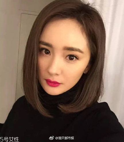 短發(fā)發(fā)尾外翻的發(fā)型怎么弄？誰弄誰美