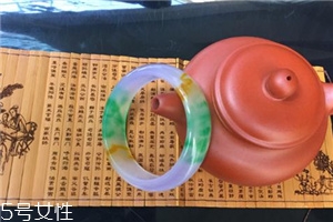 翡翠手鐲怎么看水頭？行家教你這樣挑
