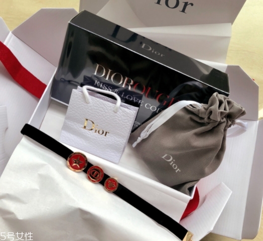 迪奧2018情人節(jié)限量多少錢？love kiss情人節(jié)口紅試色