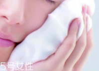 氨基酸潔面比皂基潔面更好嗎？看肌膚需求