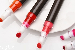 唇蜜可以單獨(dú)使用嗎？搭配其他產(chǎn)品效果更好