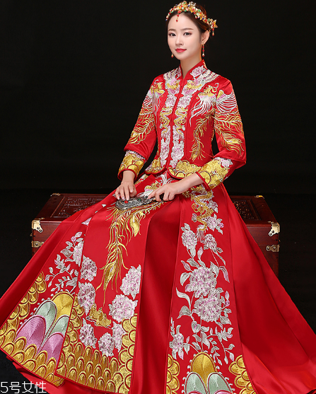 中式秀禾服和西式婚紗哪個好看？打造完美新娘