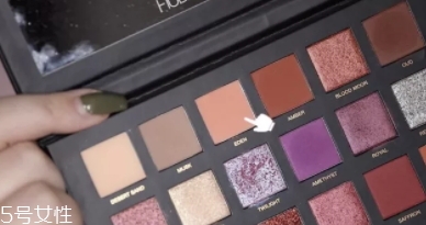 huda beauty沙漠盤怎么畫？油管大神一步步示范