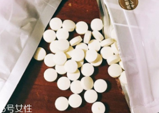 臉上有斑點(diǎn)怎么去除？食療/精華/面膜三管齊下
