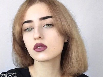 短頭發(fā)染什么顏色好看洋氣顯白？短發(fā)這樣弄好看又大方