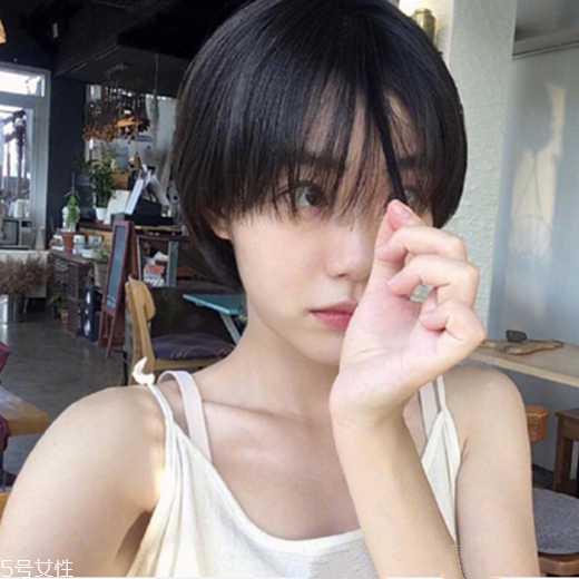 女生發(fā)質(zhì)軟適合什么發(fā)型？胖圓臉顯瘦發(fā)型參考