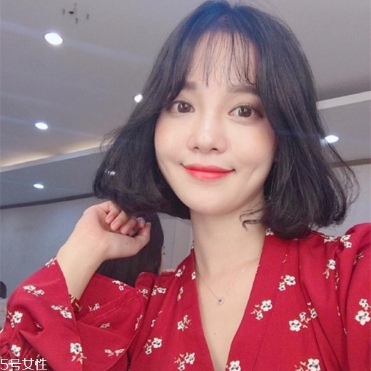 發(fā)量多女生適合什么發(fā)型？形象百變的你