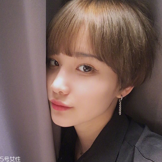 女生發(fā)質(zhì)軟適合什么發(fā)型？胖圓臉顯瘦發(fā)型參考