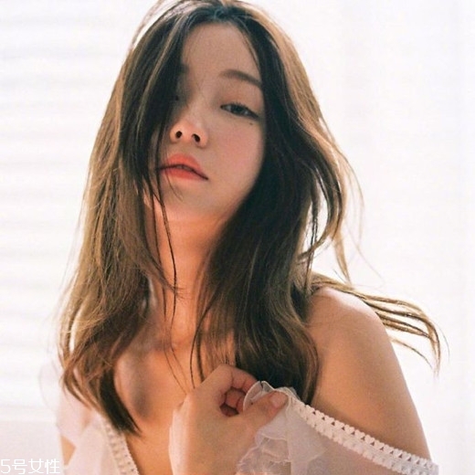 發(fā)量多女生適合什么發(fā)型？形象百變的你