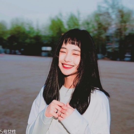 2018秋冬女生長發(fā)發(fā)型推薦 試試換一個(gè)發(fā)型
