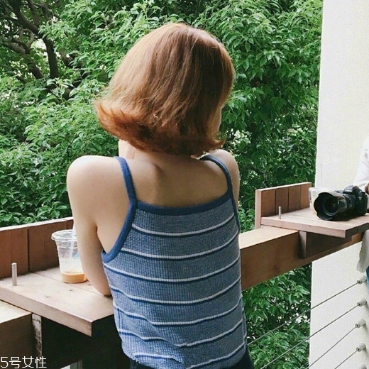 齊肩發(fā)怎么燙好看？女生發(fā)型設(shè)計與臉形搭配