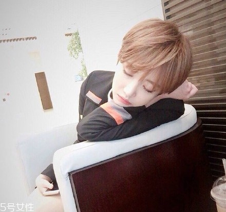 短發(fā)適合扎什么發(fā)型？剪短發(fā)這么好看