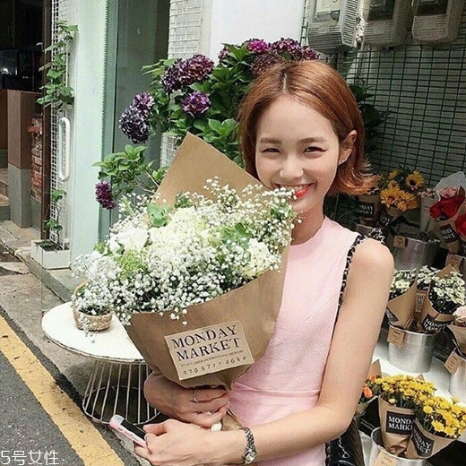 齊肩發(fā)怎么燙好看？女生發(fā)型設(shè)計與臉形搭配