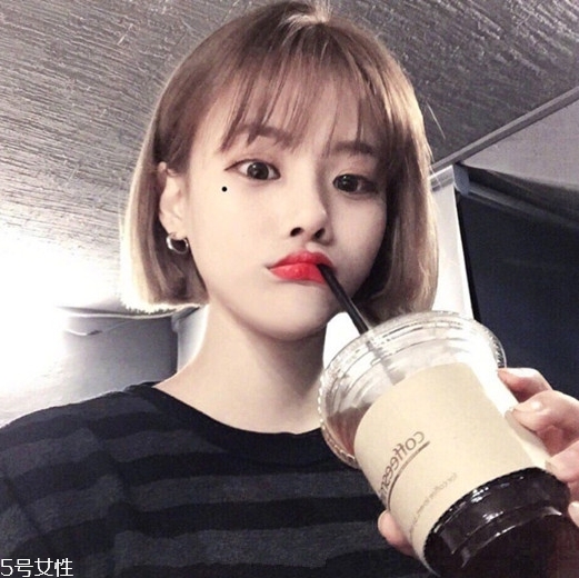 發(fā)量多女生適合什么發(fā)型？形象百變的你