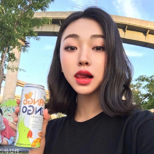 齊肩發(fā)怎么燙好看？女生發(fā)型設(shè)計與臉形搭配