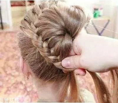 小女孩扎什么頭發(fā)好看？小公主發(fā)型大全