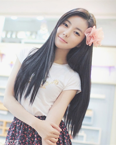 小個子女生適合什么發(fā)型？蓬松隨意效果