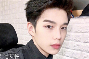 2018男生流行什么發(fā)型款式？2018男生染發(fā)顏色推薦