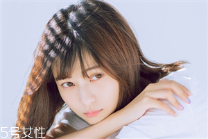 2022最流行的發(fā)色顯白？不同膚色適合不同發(fā)色